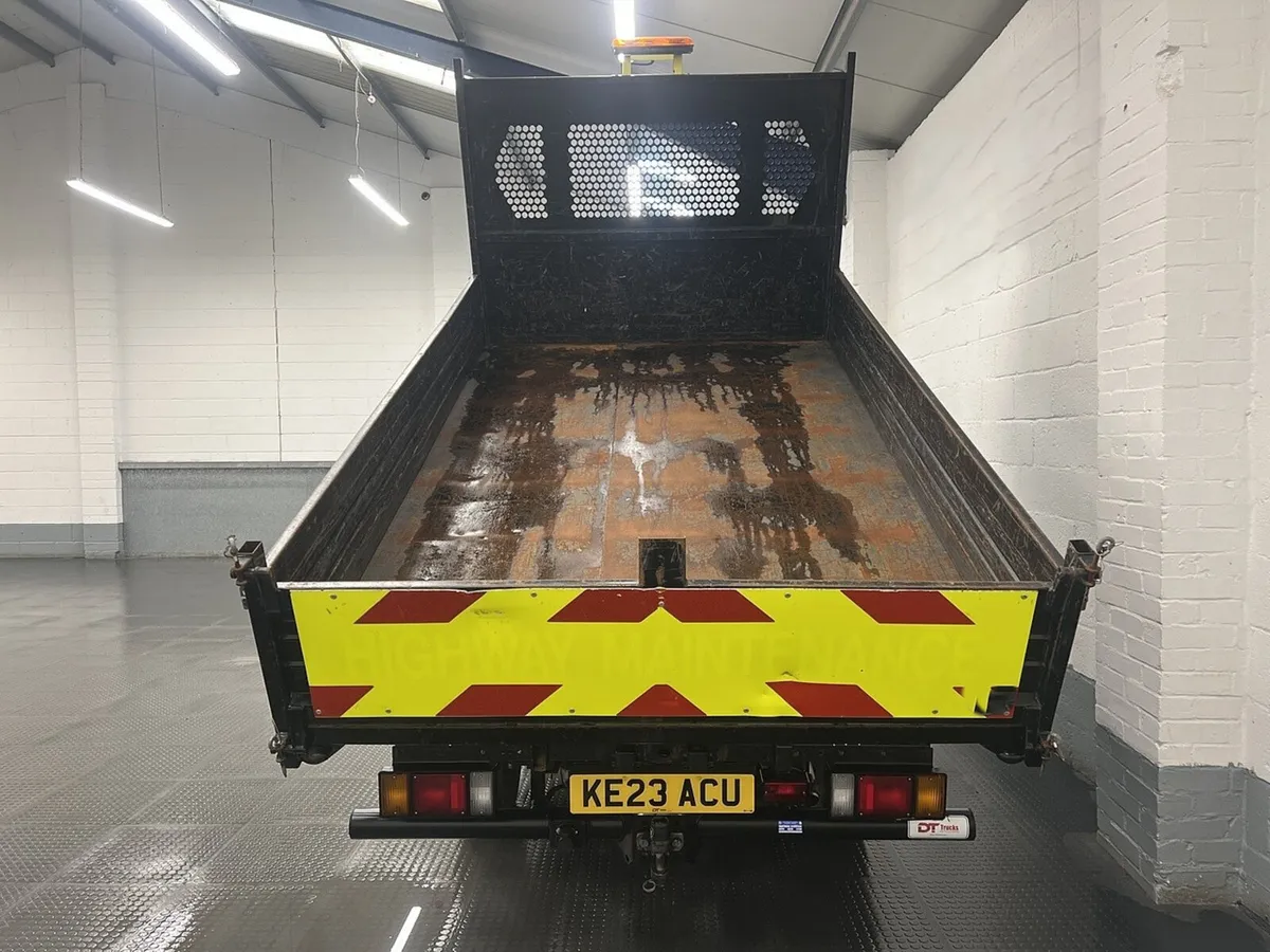 VB - 2023 Isuzu Grafter Tipper Van - Image 2