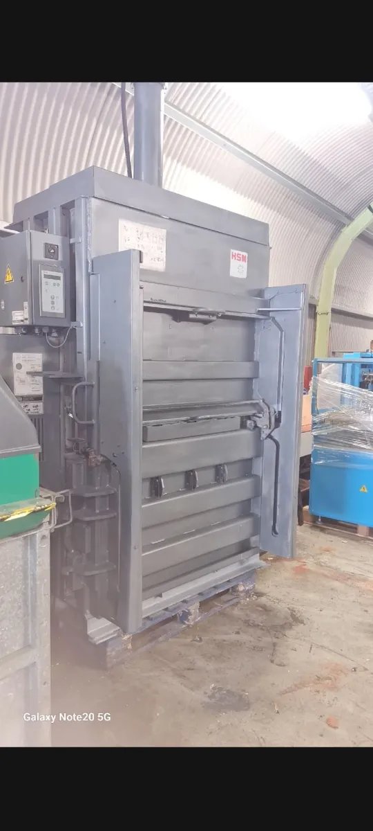 Cardboard Mill Size Baler - Image 1