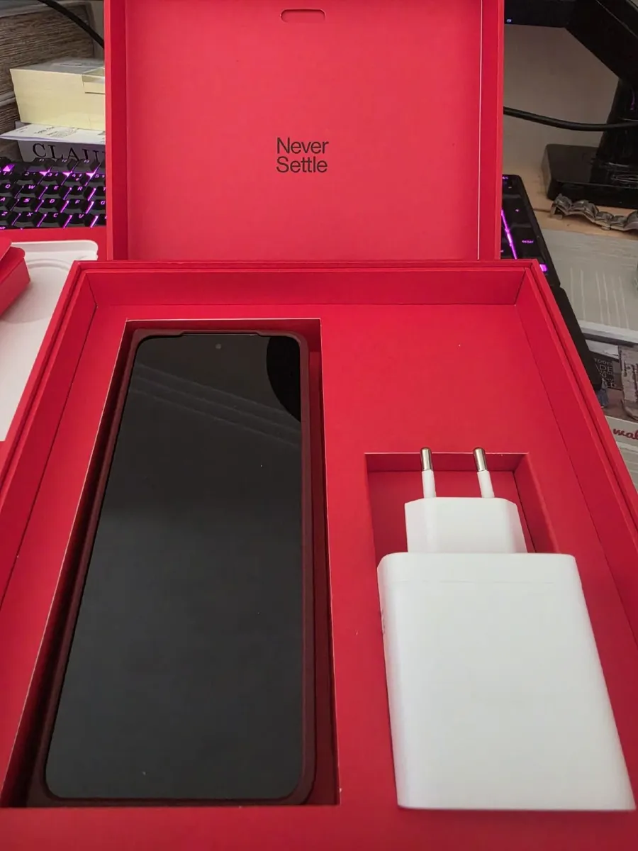 Phone - Image 1
