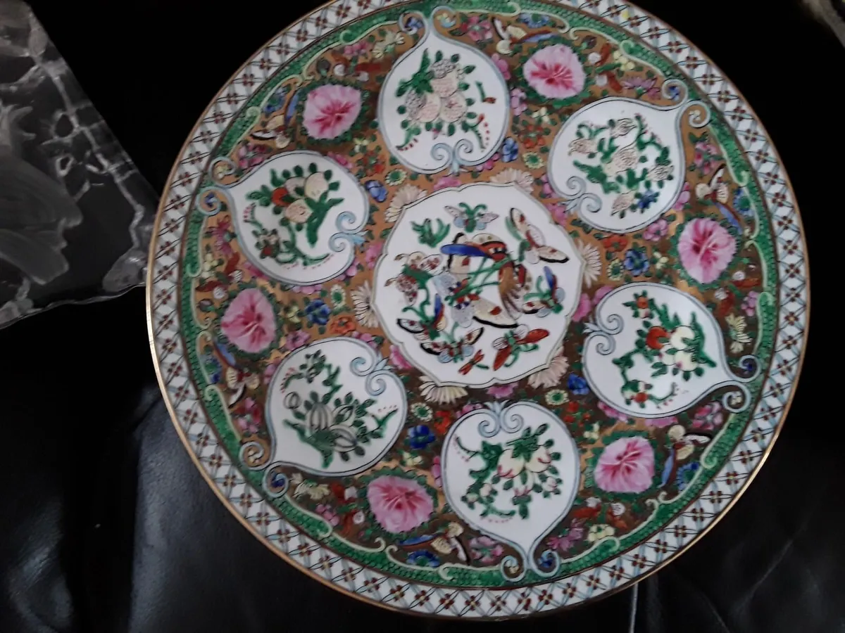 lovely Chinese hand painted collectible plate