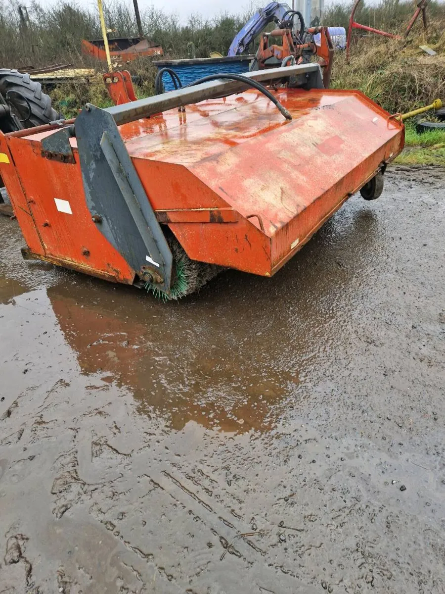 Road sweeper - Image 1
