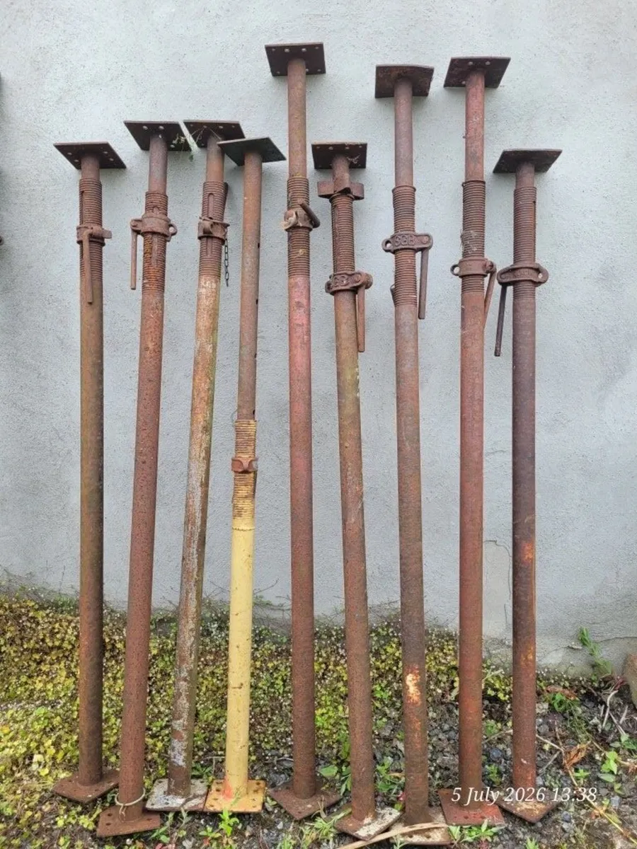 Acrows x 12 - Image 1