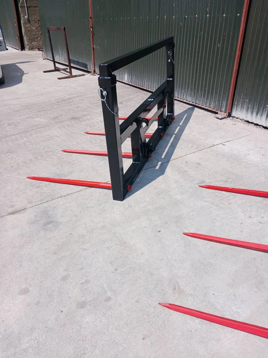 Pinnacle Fabrication Telescopic Bale Fork - Image 4
