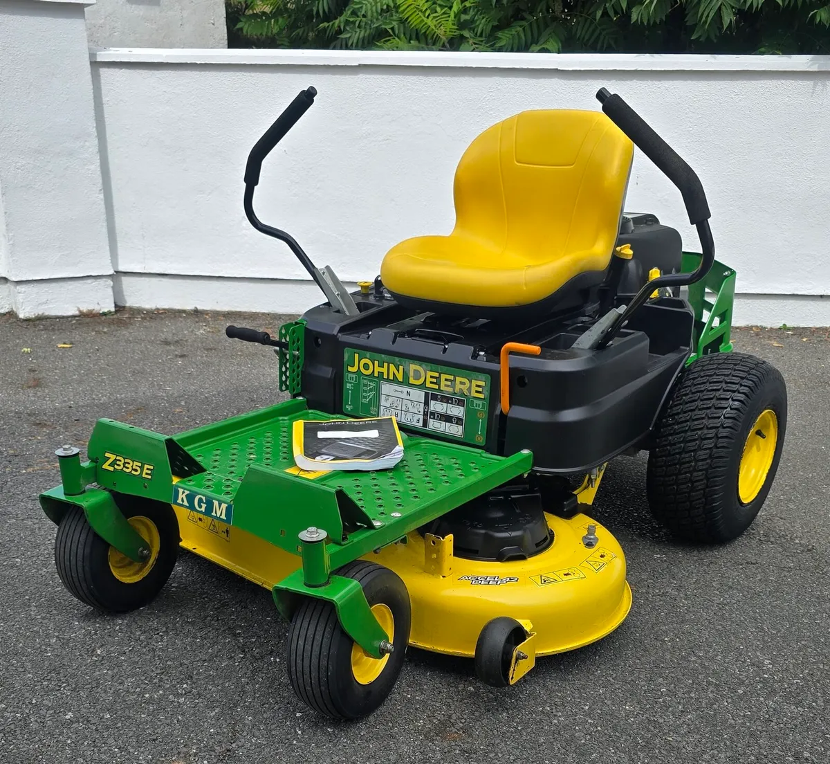 John Deere Zero Turn As New - Image 1