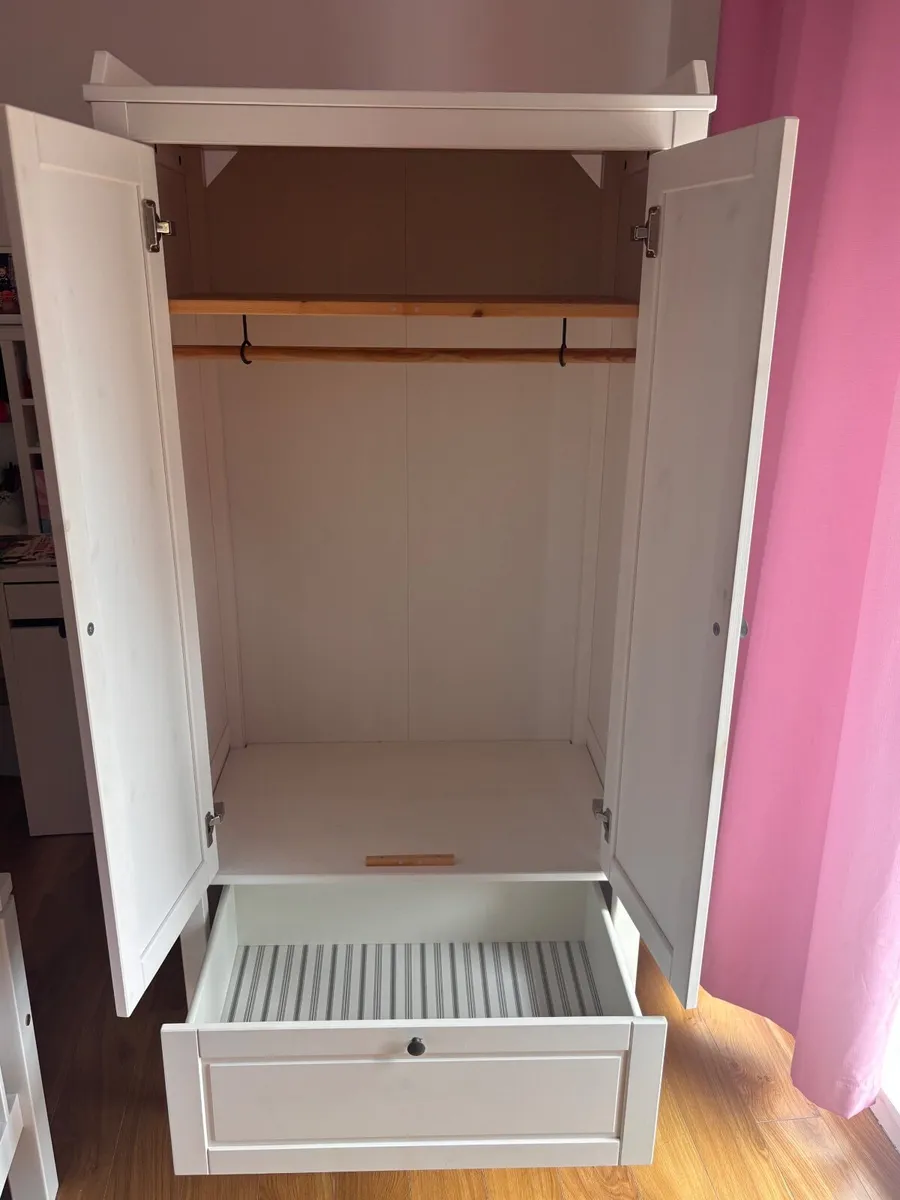 Child’s Wardrobe - Image 3