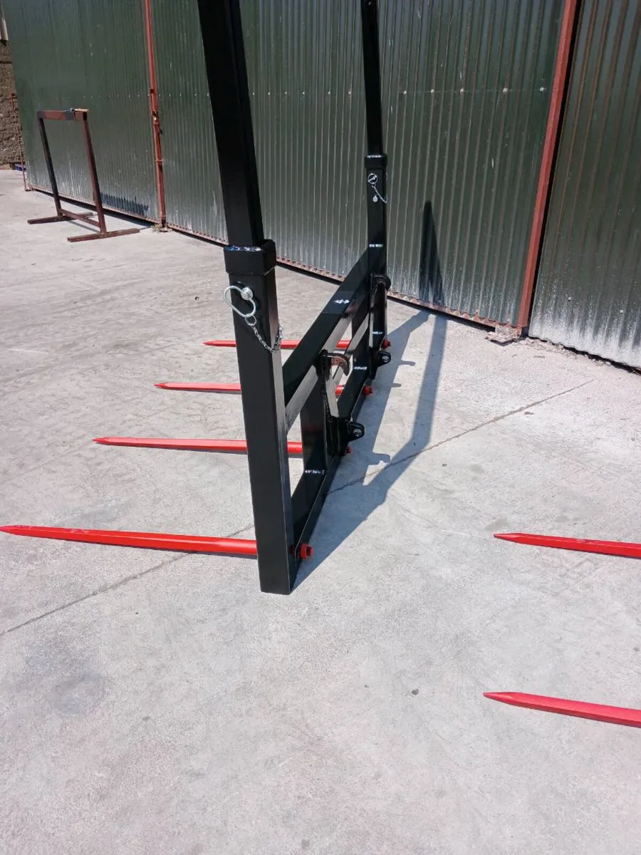 Pinnacle Fabrication Telescopic Bale Fork - Image 2