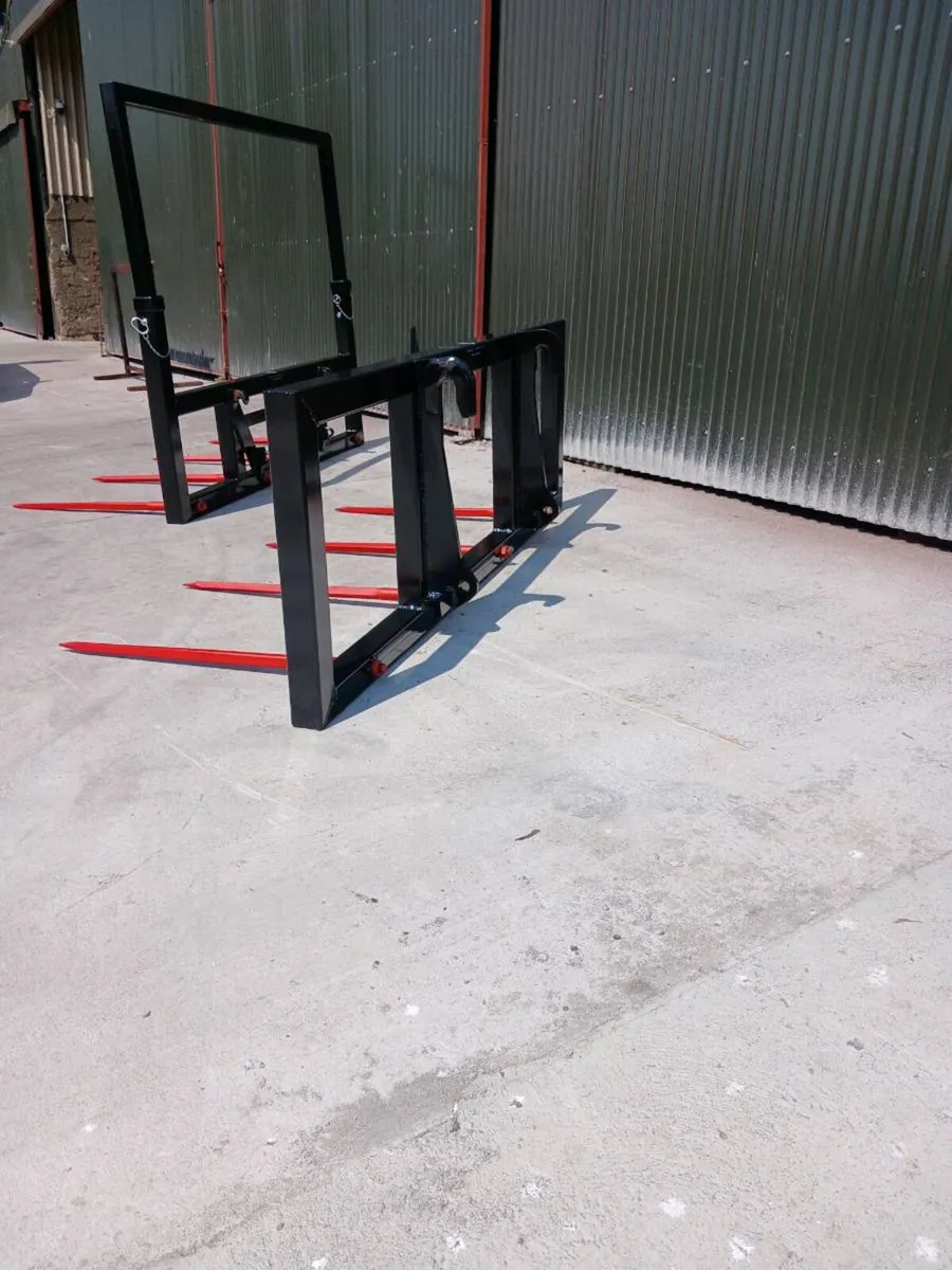 Pinnacle Fabrication Telescopic Bale Fork - Image 3