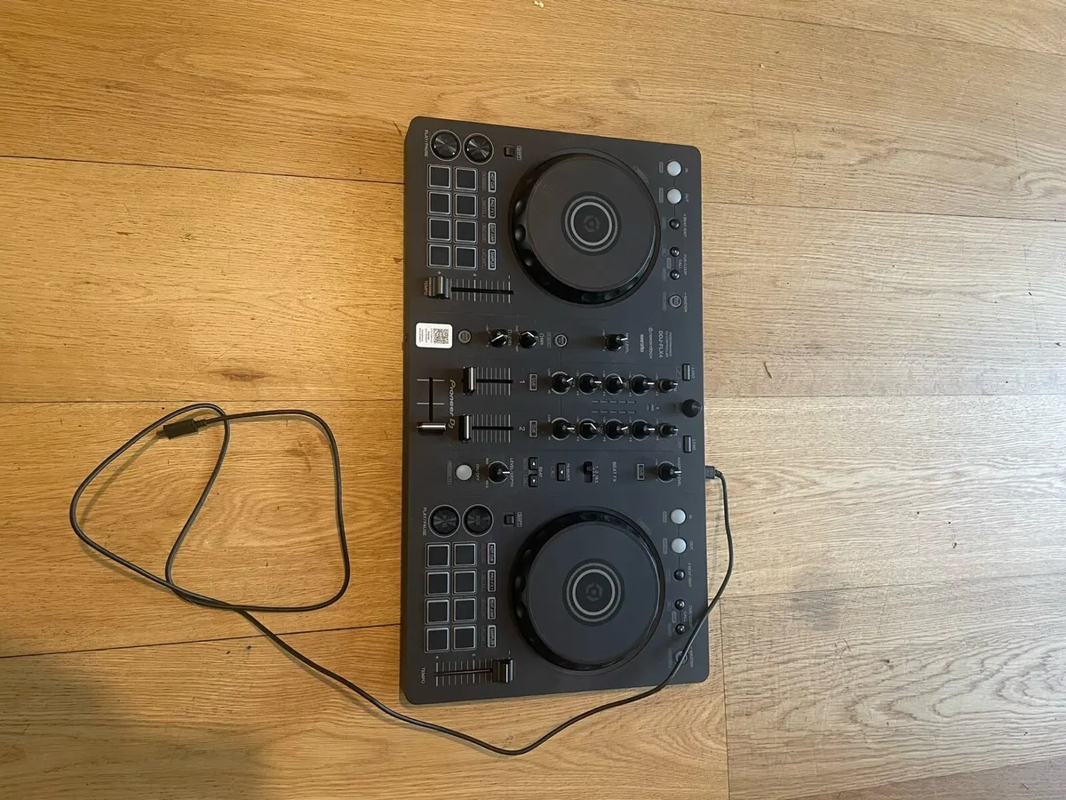 Pioneer DDJ-FLX4 Excellent Condition - Hardly Used - Image 2