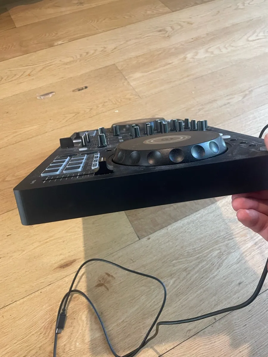 Pioneer DDJ-FLX4 Excellent Condition - Hardly Used - Image 4