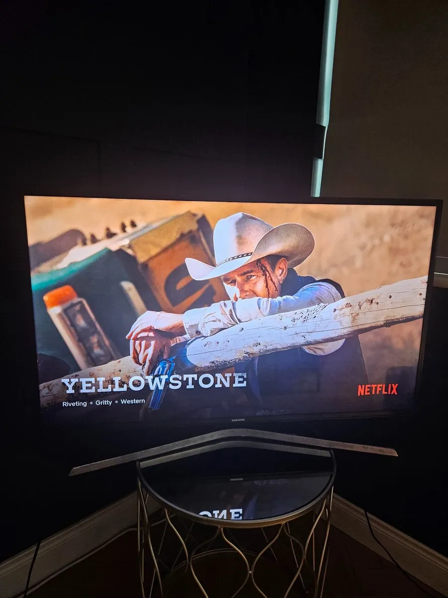 40" Samsung Smart TV - Image 3