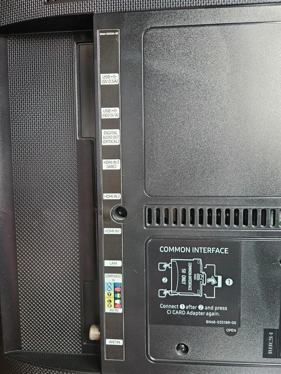 40" Samsung Smart TV - Image 4