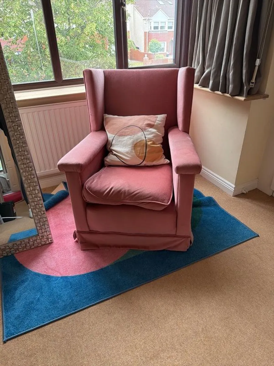 Vintage pink velvet arm chair (free if can be collected) - Image 1