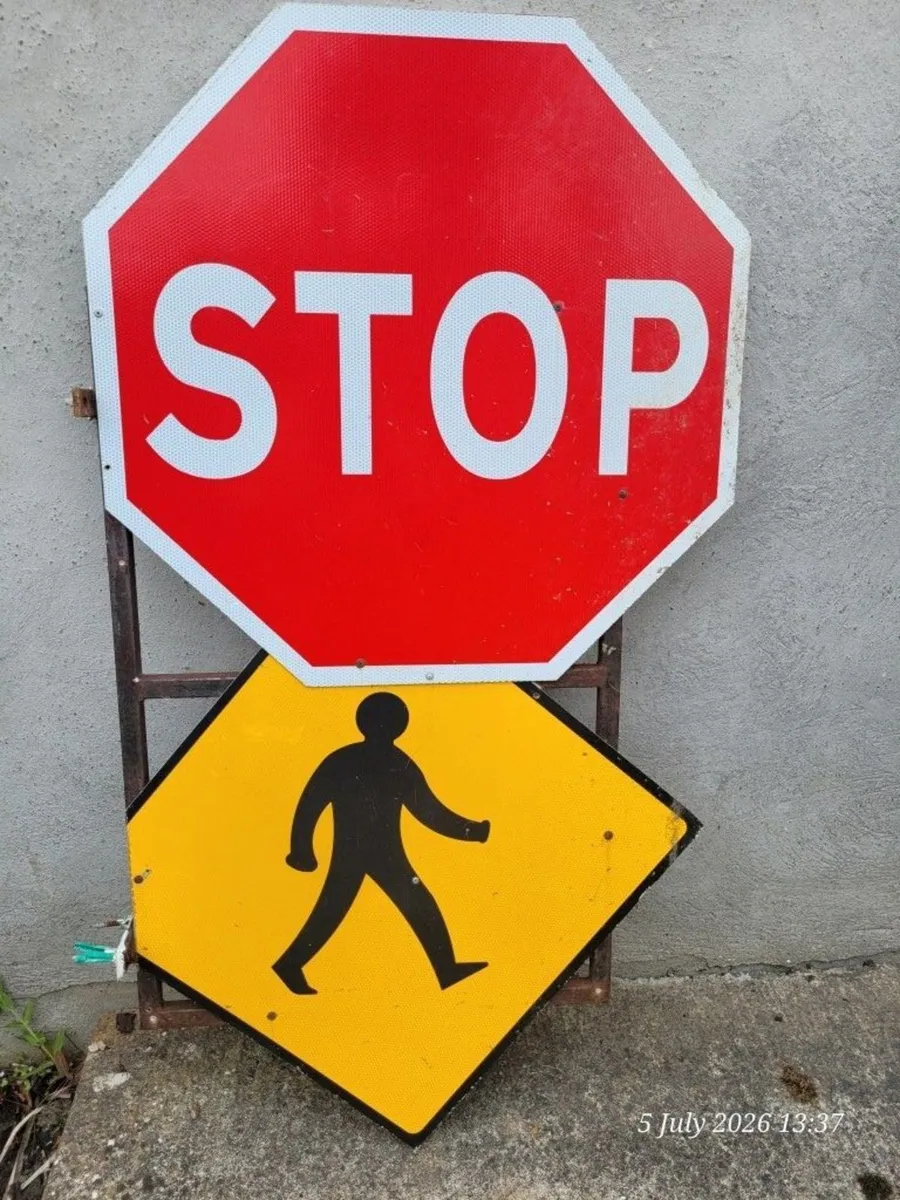 Road signs x 2 - Image 1