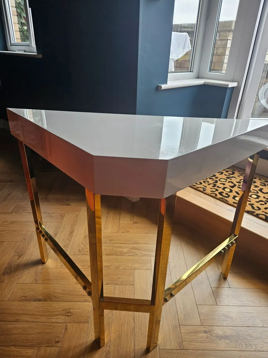 Corner Desk - Image 1