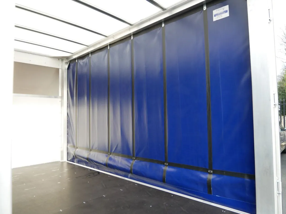 VB - 2026 Renault Master CurtainSider Van - Image 4