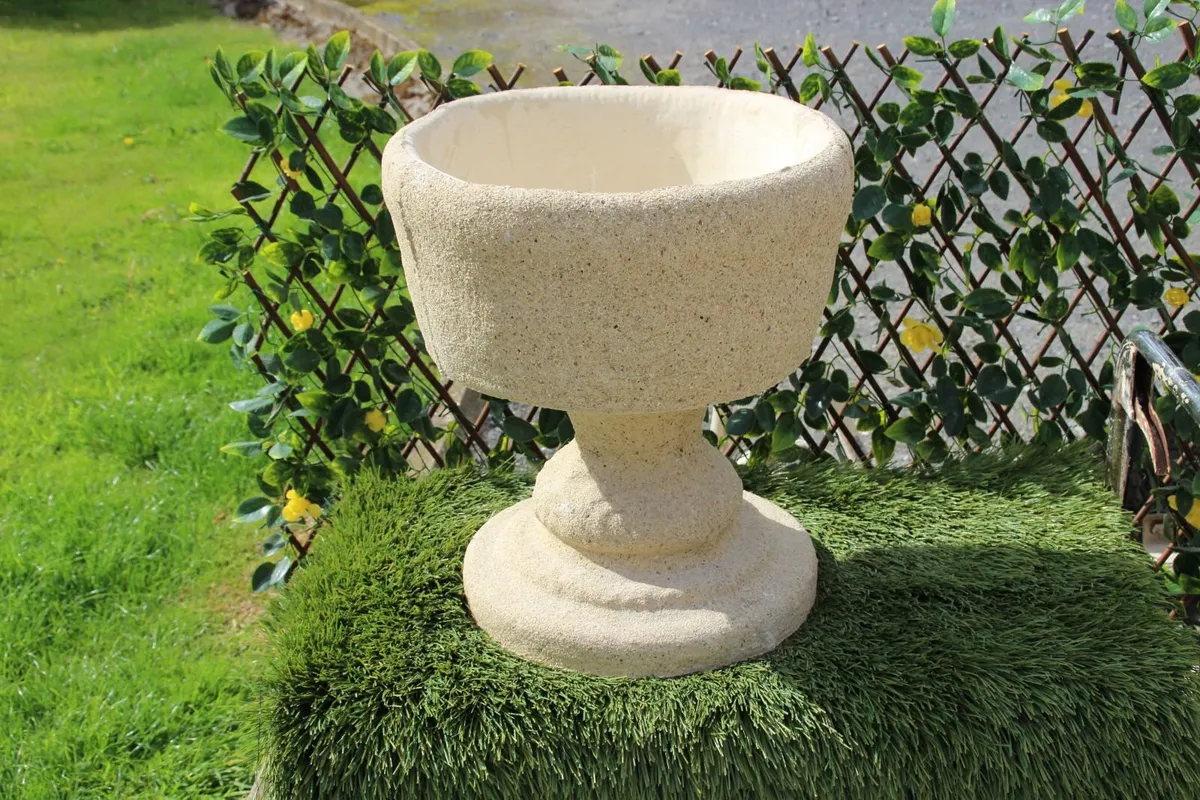 Reconstituted Sandstone flower pot - Image 3