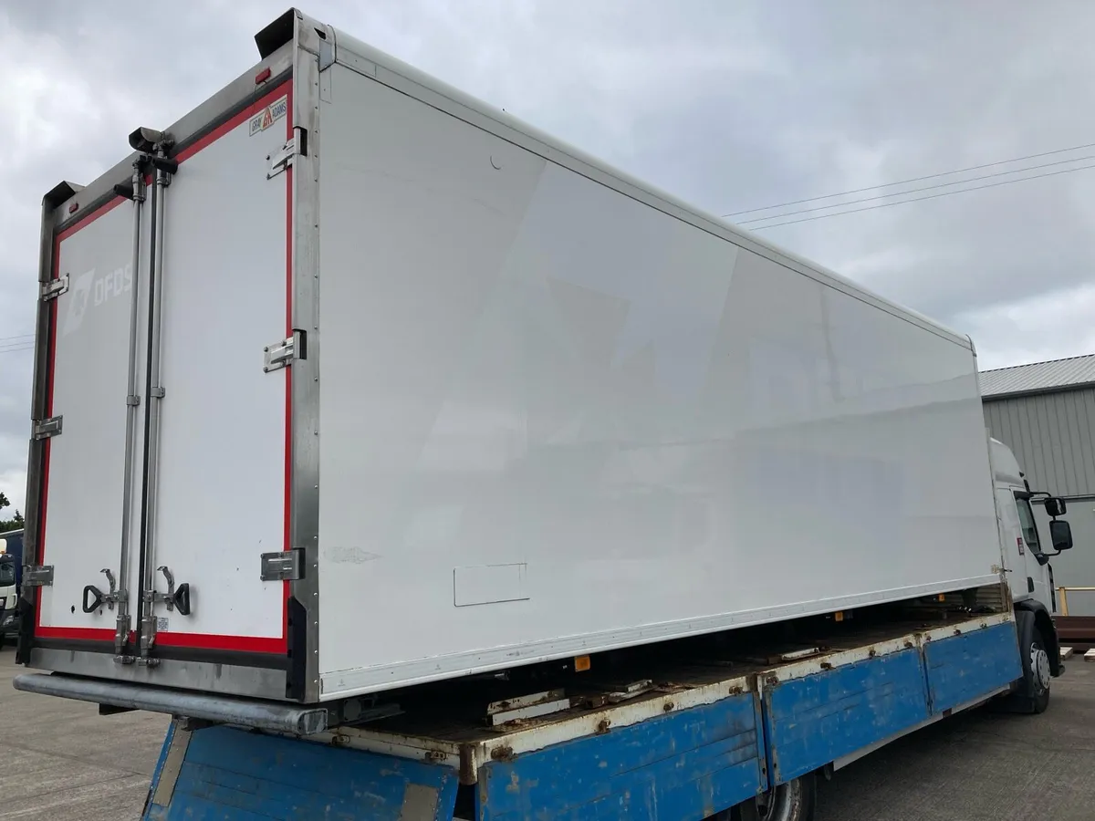 2020 28 ft x 8 ft x8ft insulated body - Image 1