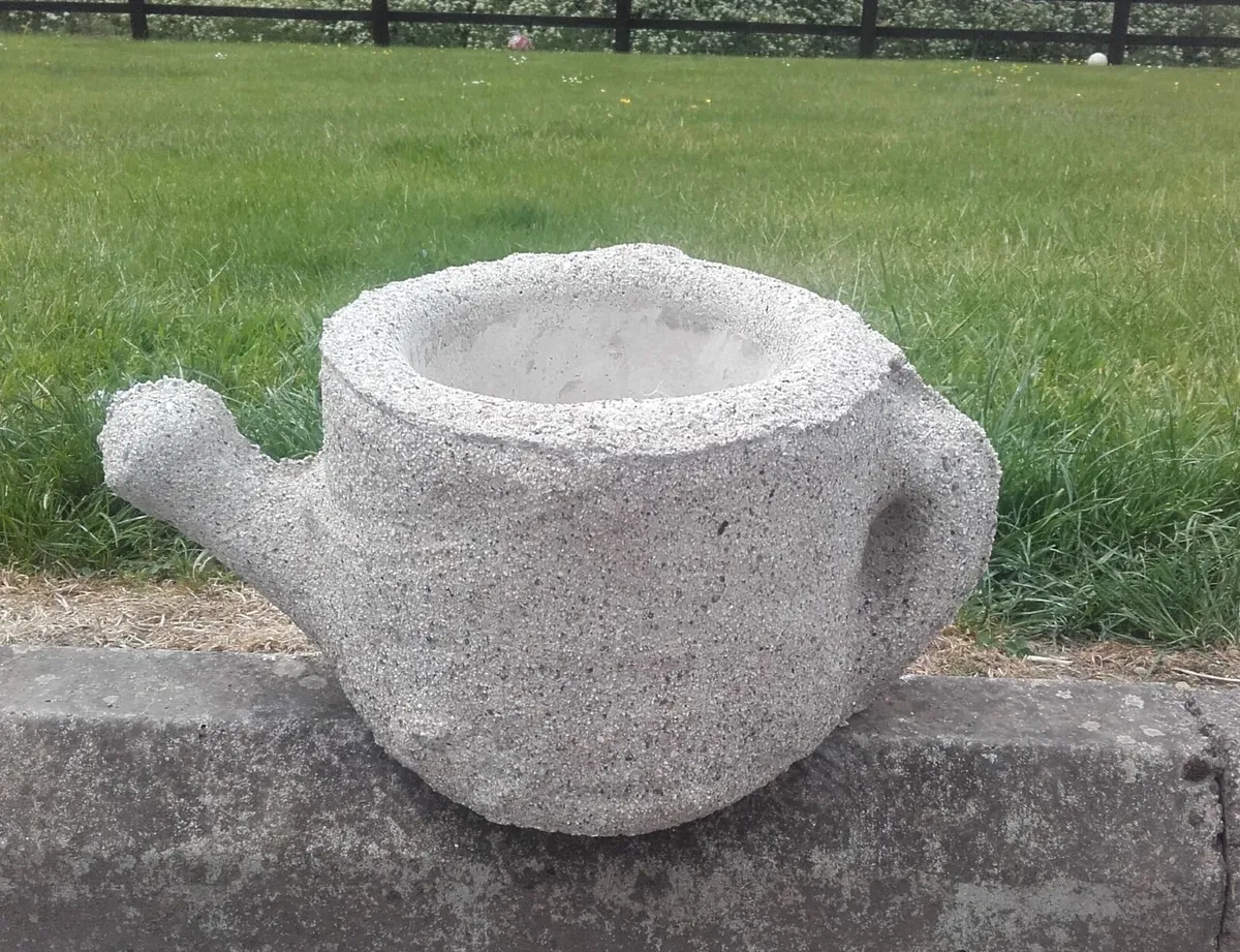 Reconstituted Sandstone Watering Can Flower pot - Image 3