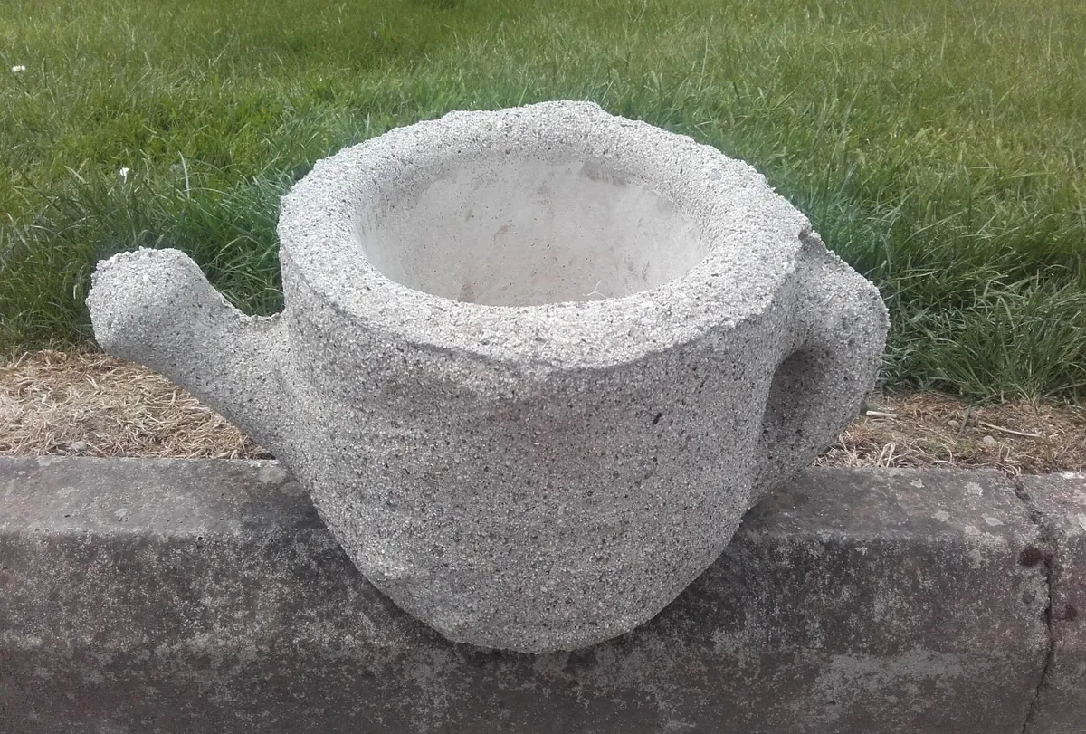 Reconstituted Sandstone Watering Can Flower pot - Image 4