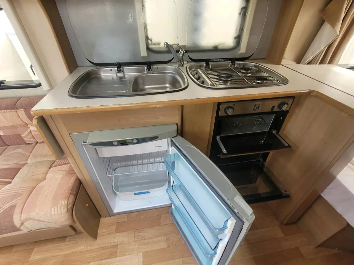4/5 bert elddis avante caravan with fixed bed - Image 3