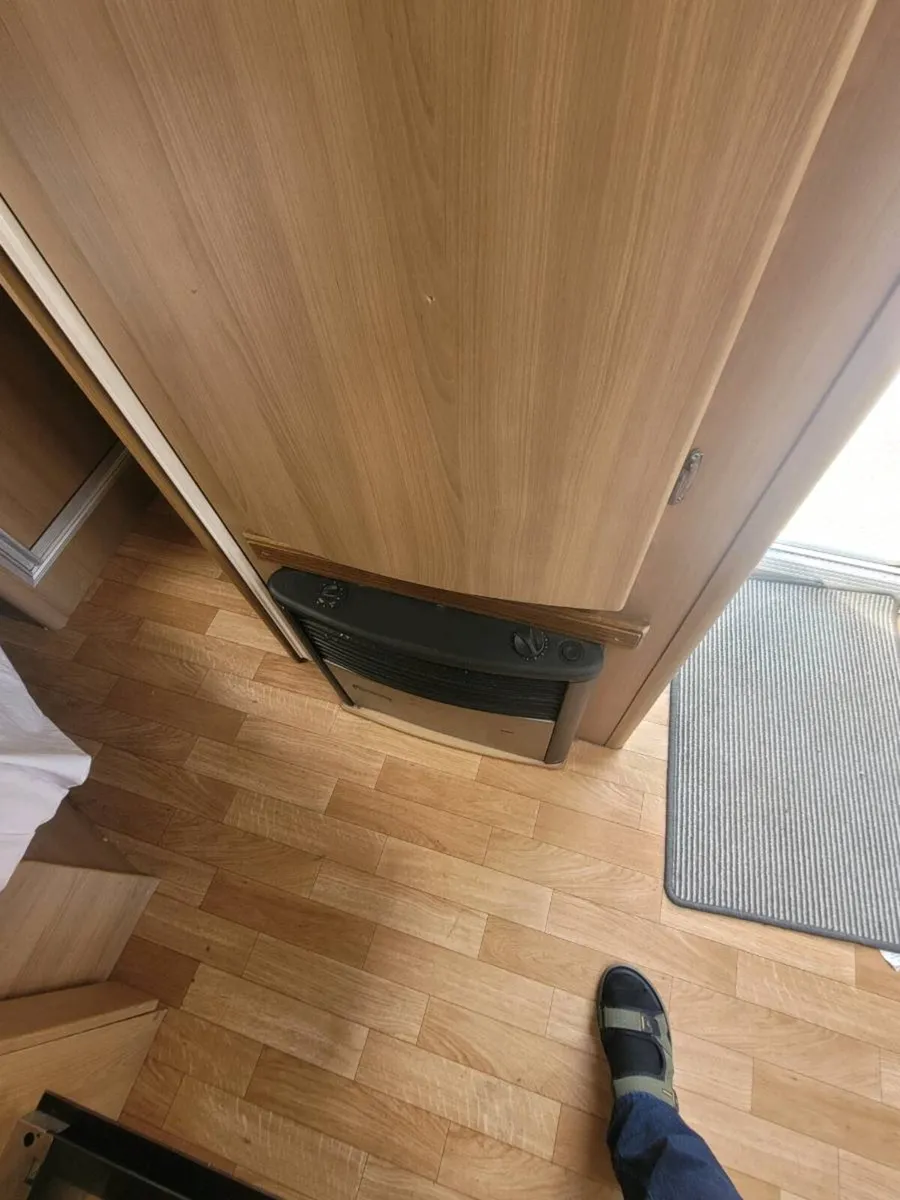 4/5 bert elddis avante caravan with fixed bed - Image 4