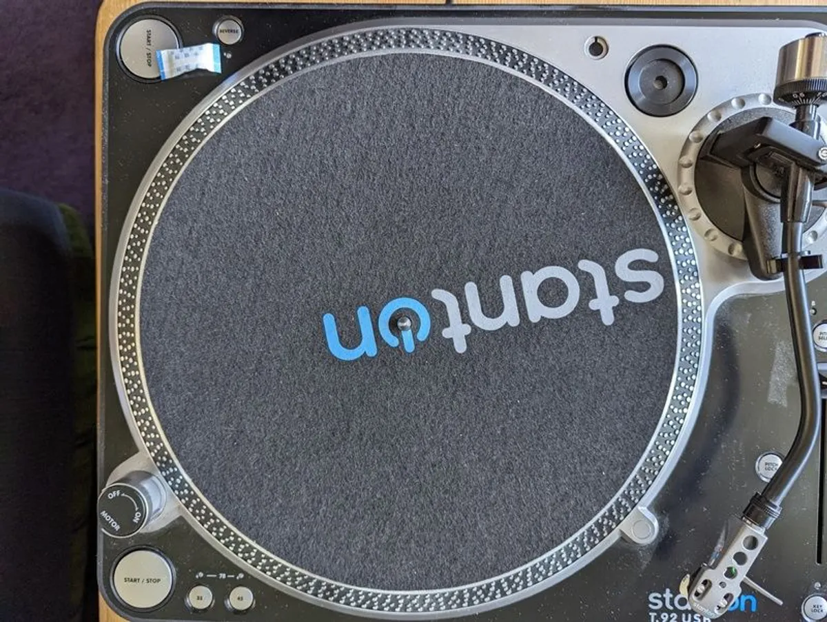 Two turntables and 2 channel DJ mixer - Image 3