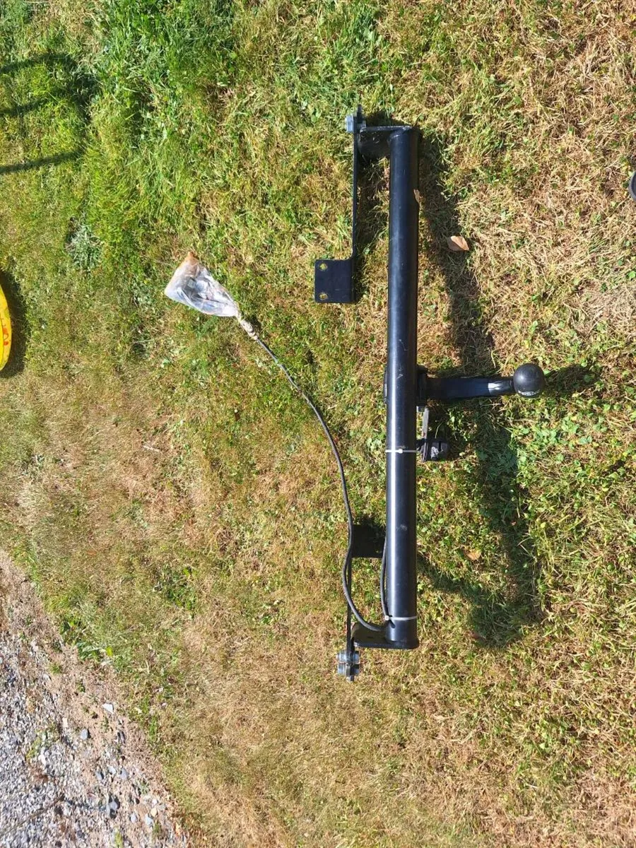 Peugeot Partner detachable tow bar. - Image 1