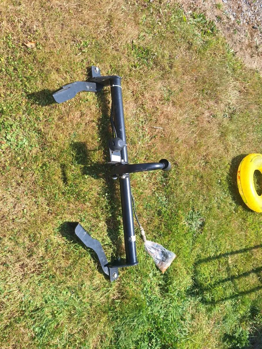 Peugeot Partner detachable tow bar. - Image 2
