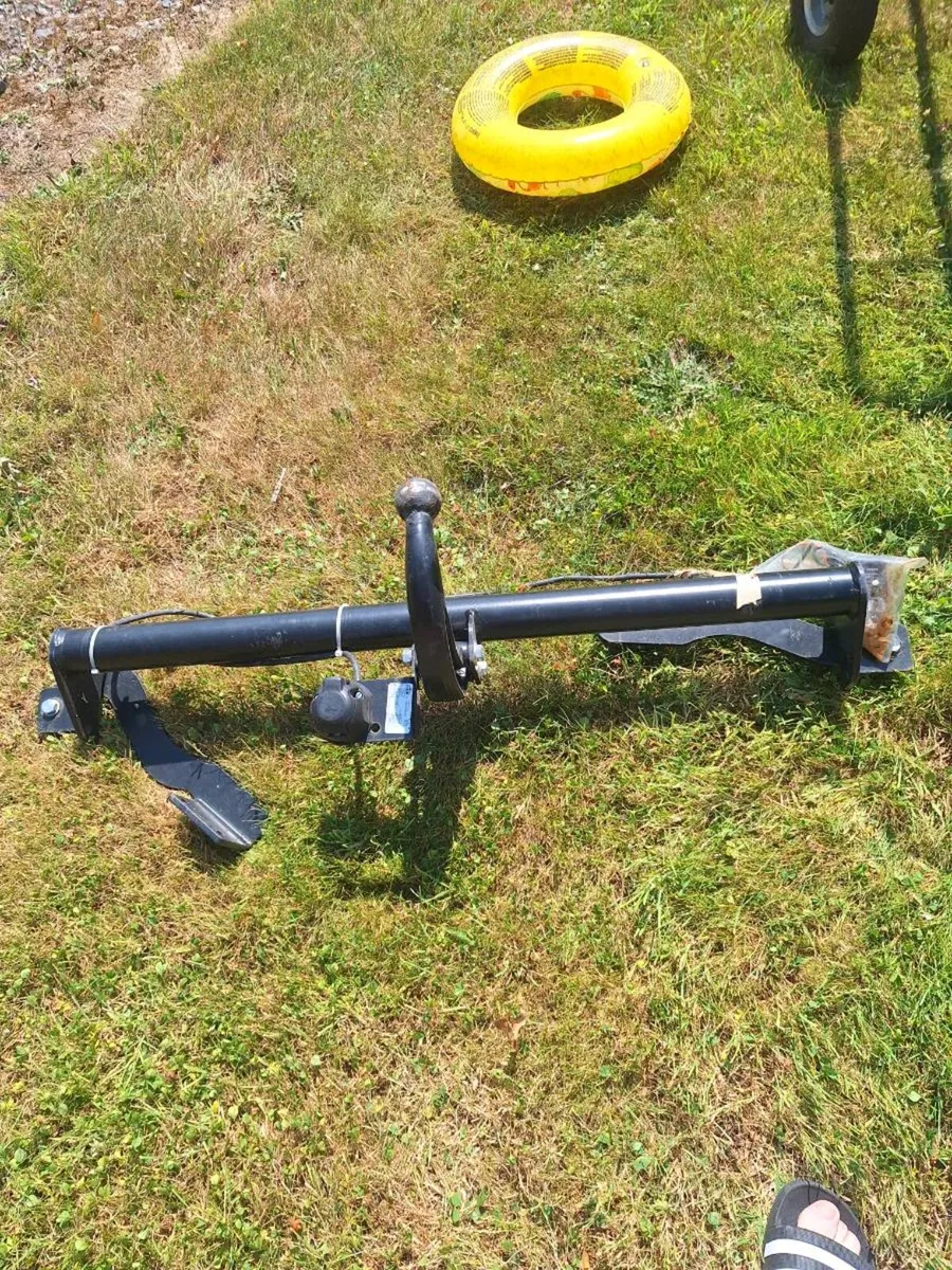 Peugeot Partner detachable tow bar. - Image 4