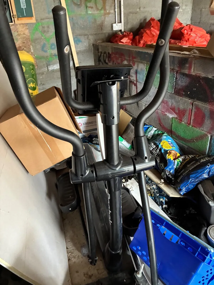 Treadmill and elliptical trainer - Image 3