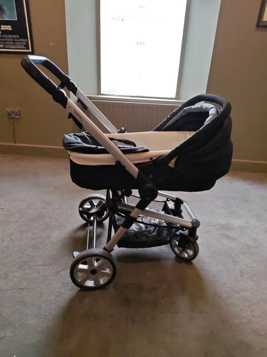 Baby Elegance Beep Twist Complete Travel System + ISOFIX Base - Image 2