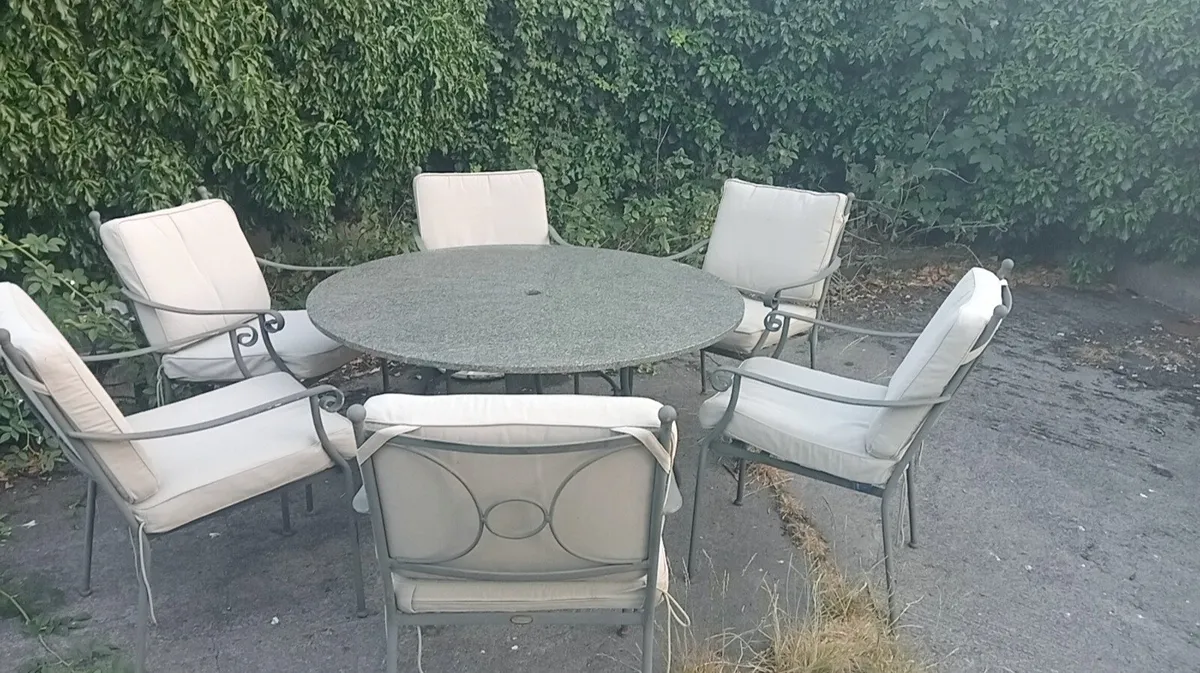 Garden furniture - Image 1