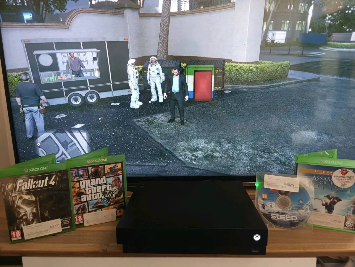Xbox one x - Image 1