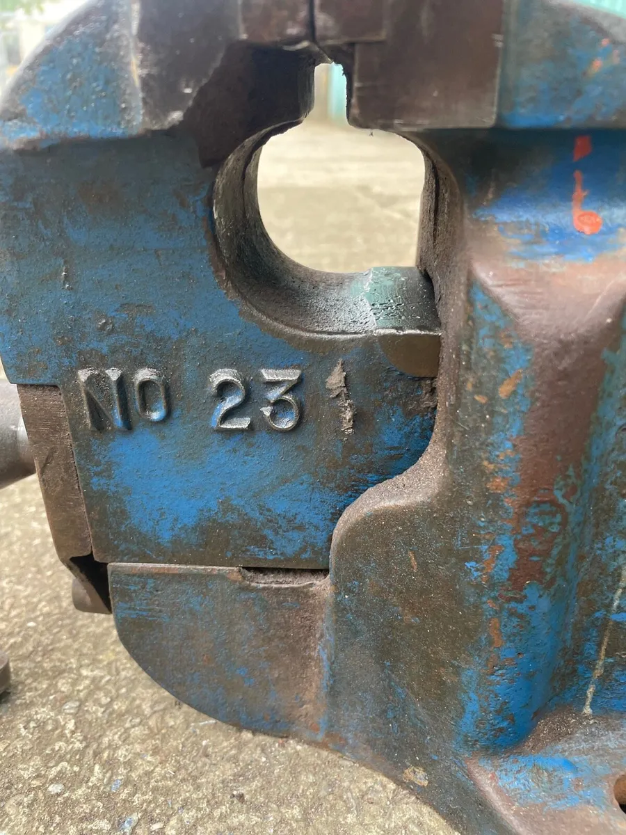 Vice large record no 23 engineering steel vice - Image 2