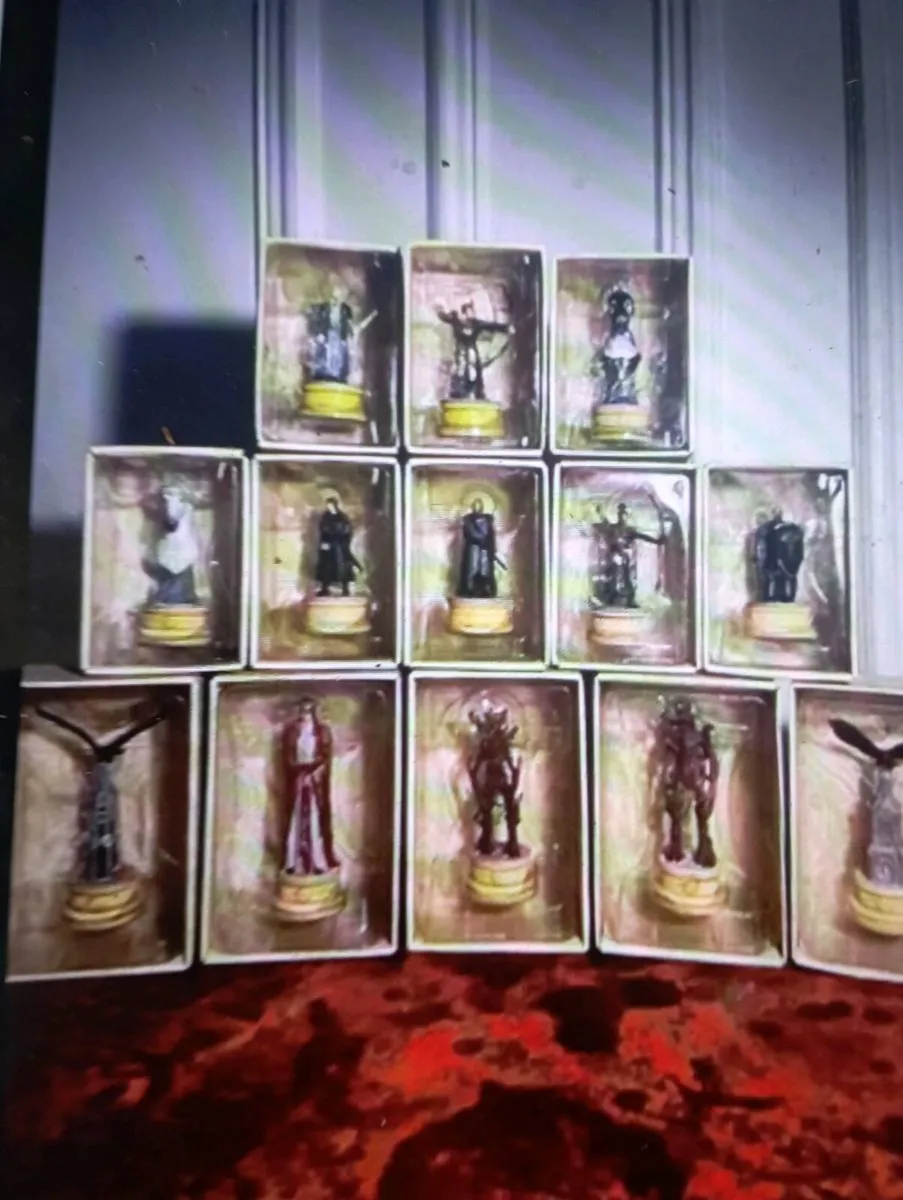LORD OF THE RINGS CHESS & BOARD  SET. - Image 3