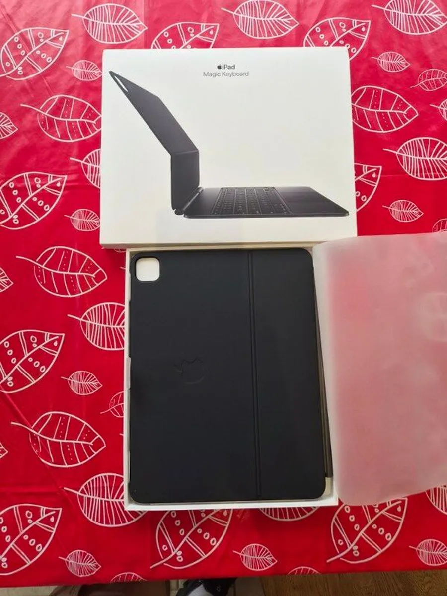 Apple Magic Keyboard for iPad Pro 13-inch (M4) - Image 2