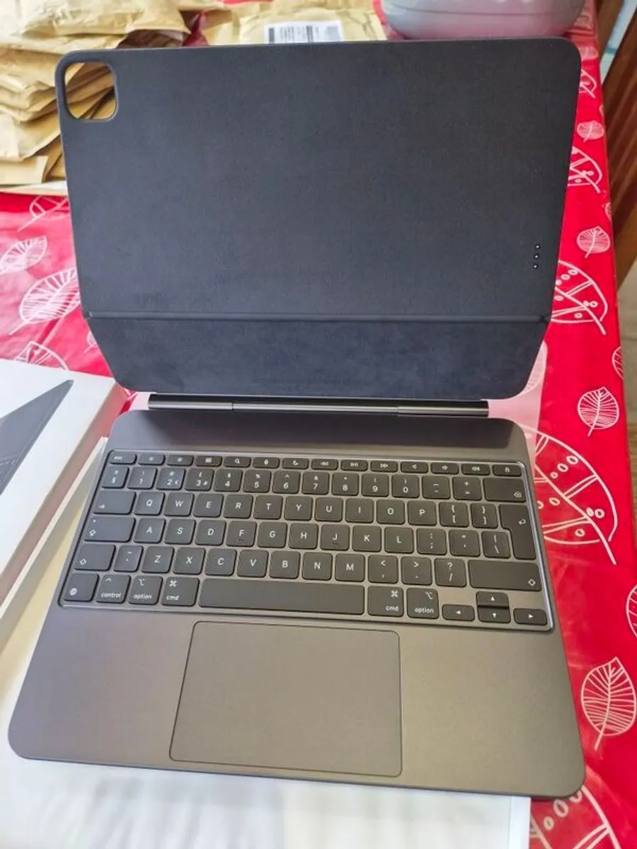 Apple Magic Keyboard for iPad Pro 13-inch (M4) - Image 3