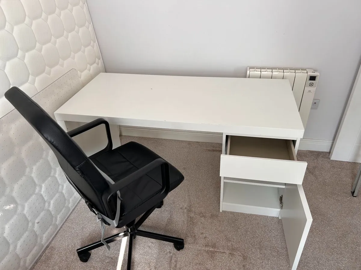Office desk and chair - Image 2