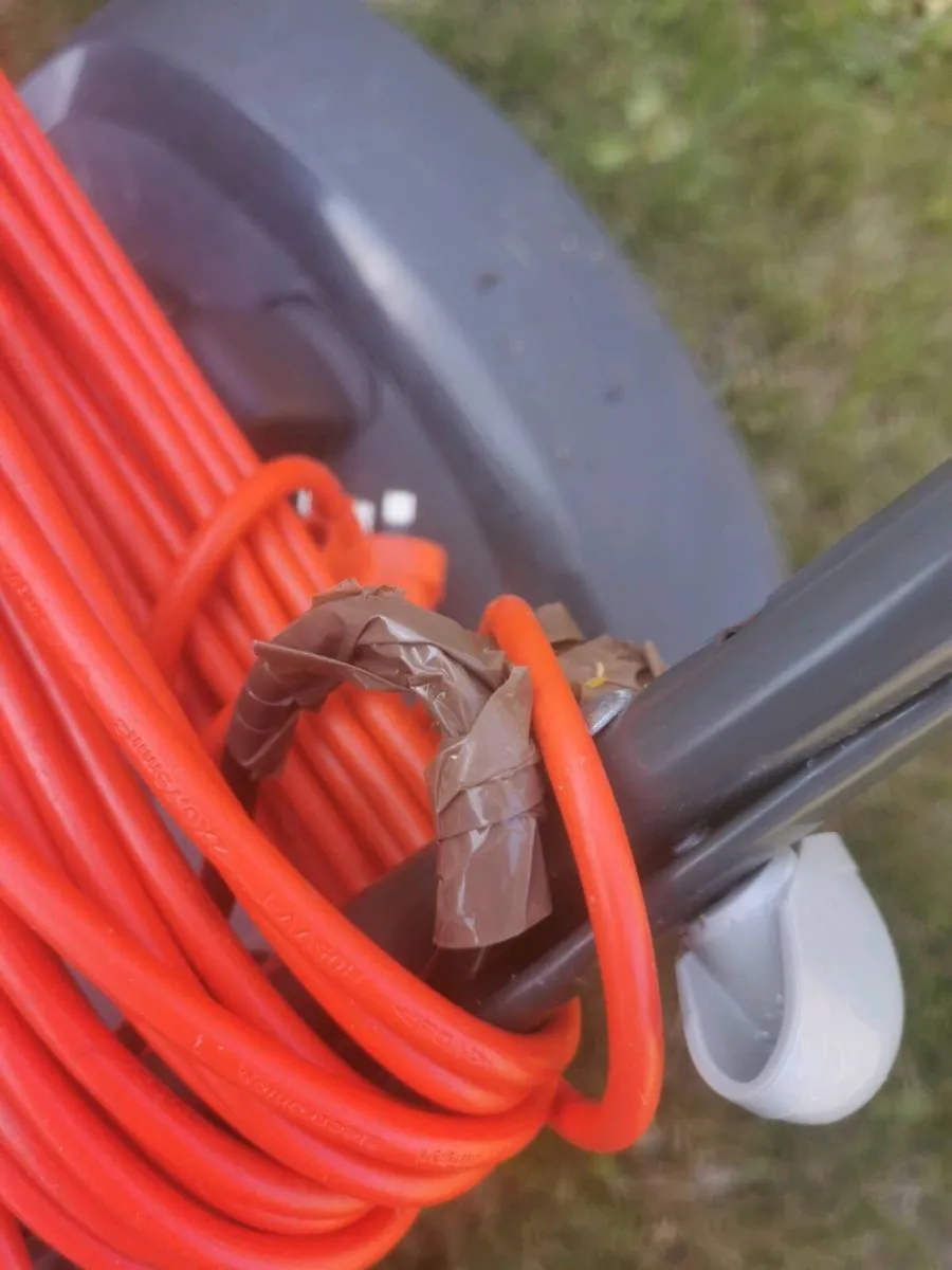 For sale electric lawnmower - Image 2