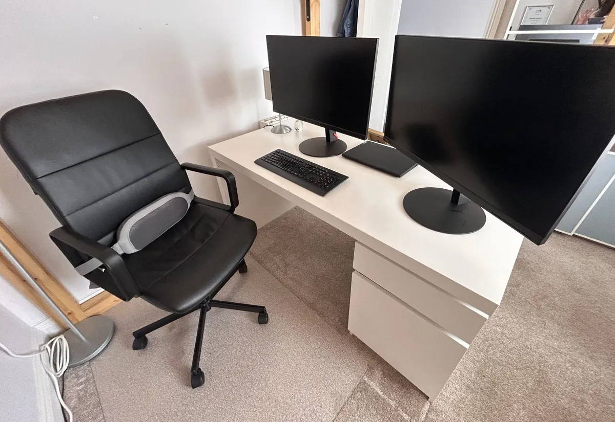 Office desk and chair - Image 4