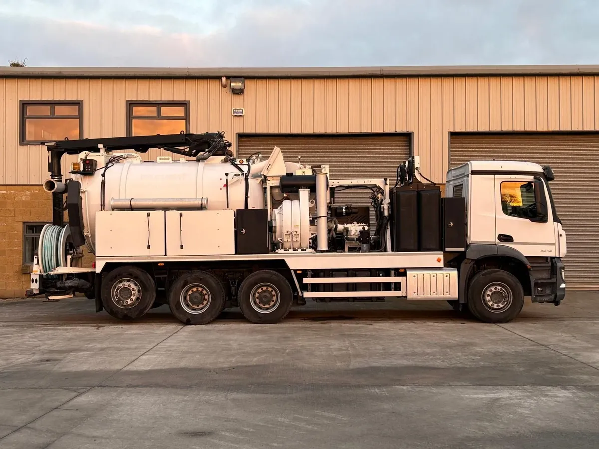 Mercedes-Benz Arocs Vacuum Truck - Image 1