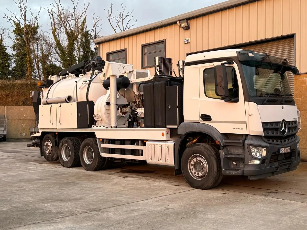 Mercedes-Benz Arocs Vacuum Truck - Image 2