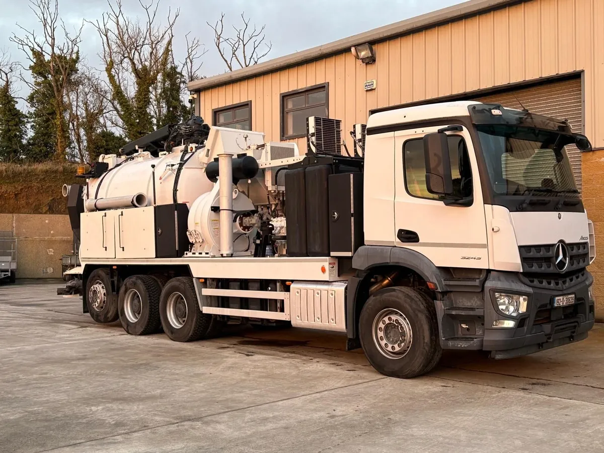 Mercedes-Benz Arocs Vacuum Truck - Image 3