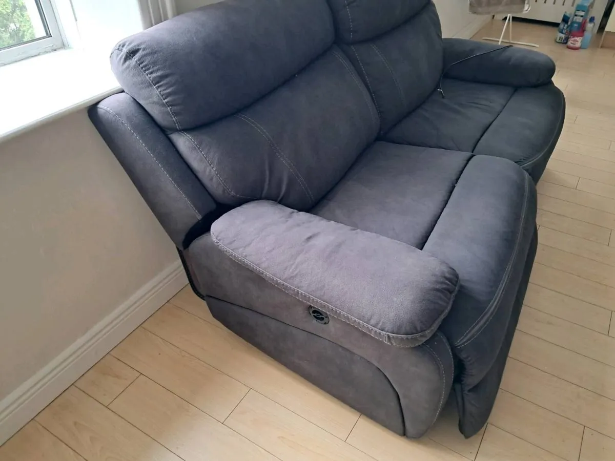 Electric 3 person Recliner - Image 2