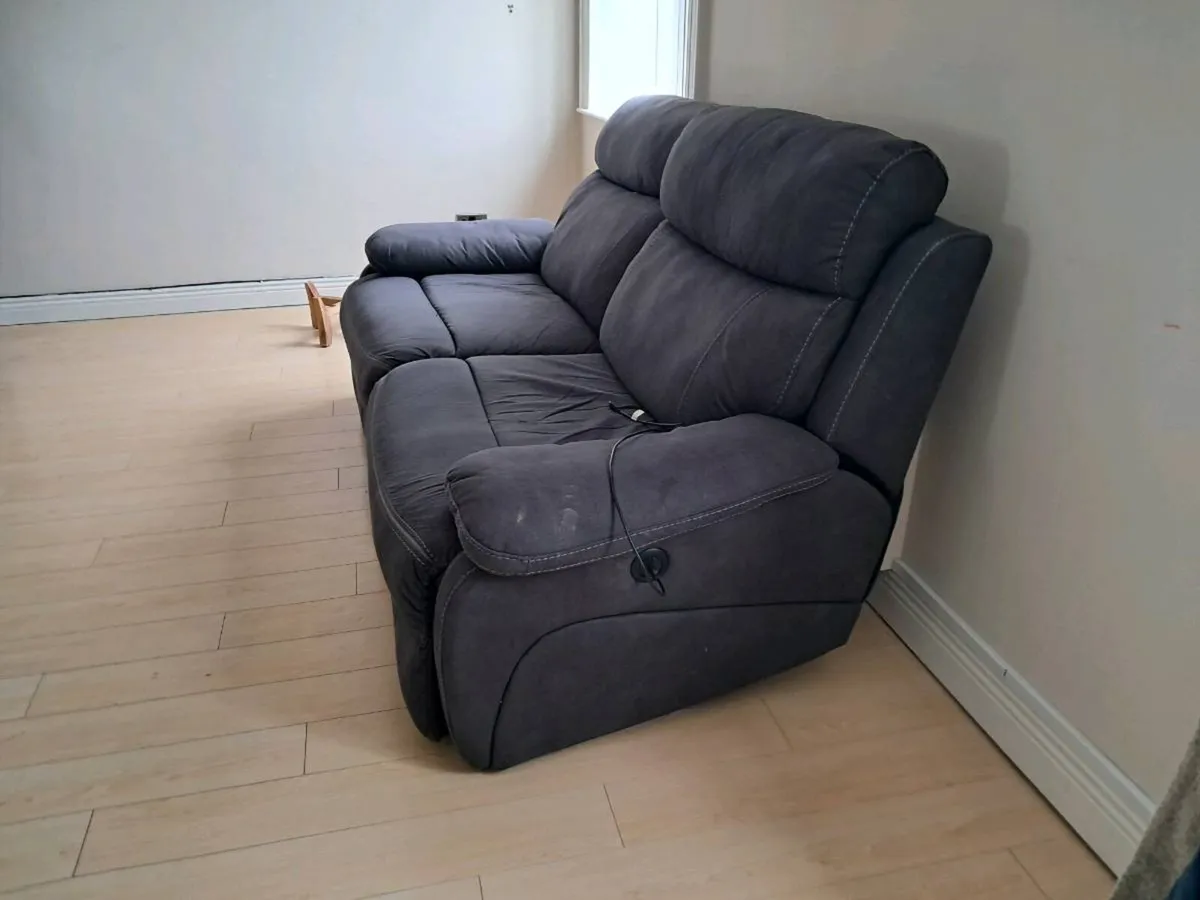 Electric 3 person Recliner - Image 3