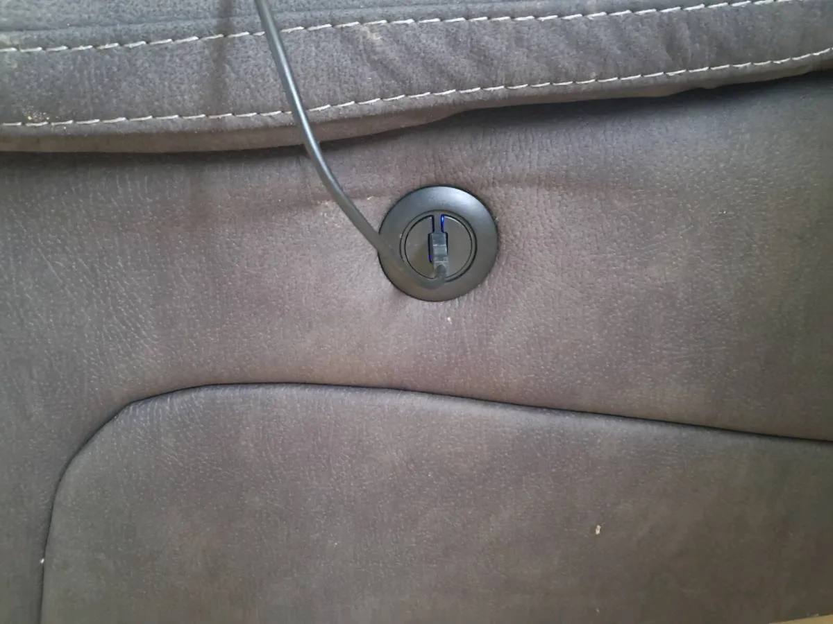Electric 3 person Recliner - Image 4
