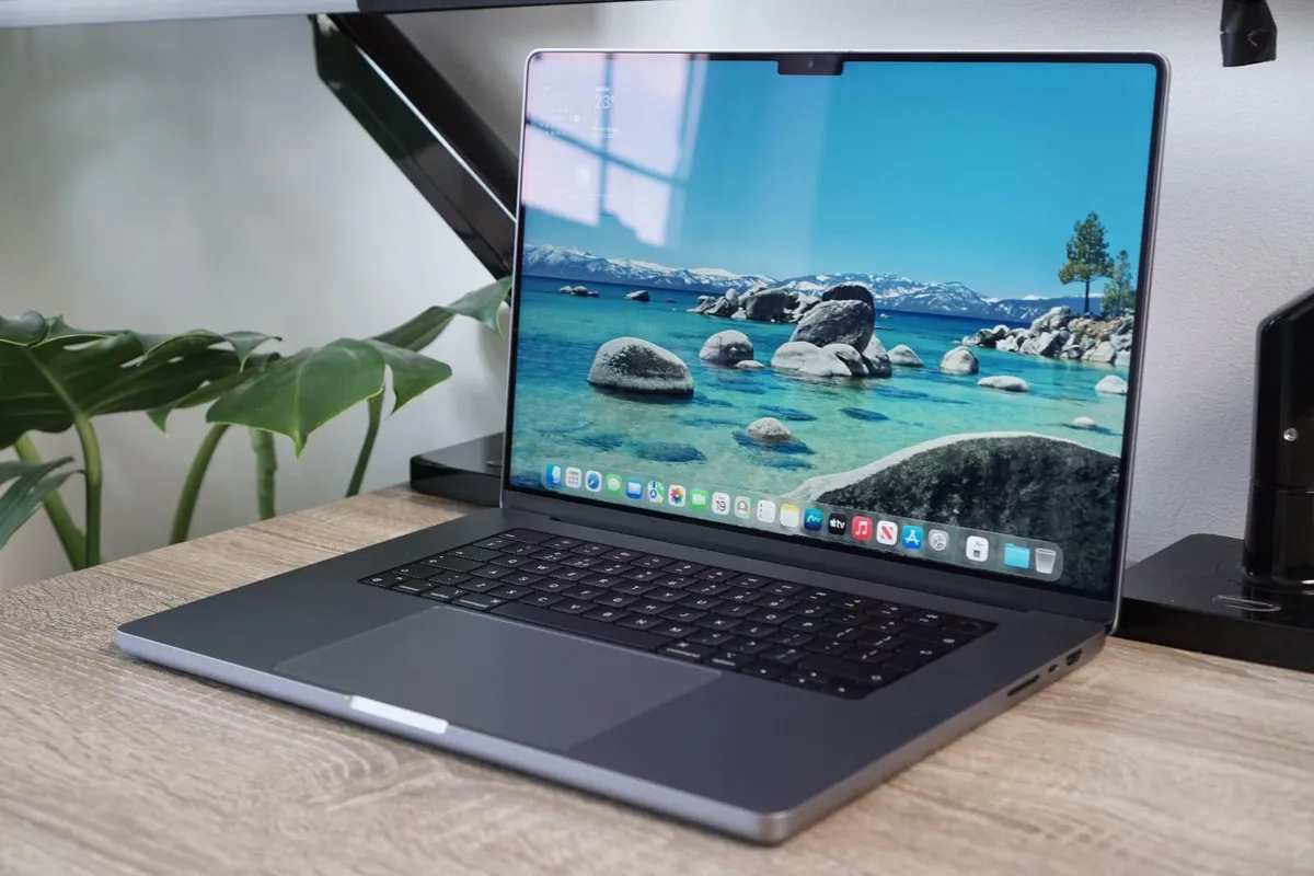 MacBook Pro 16" 2021 M1 Pro | 16GB | 512GB - Image 1