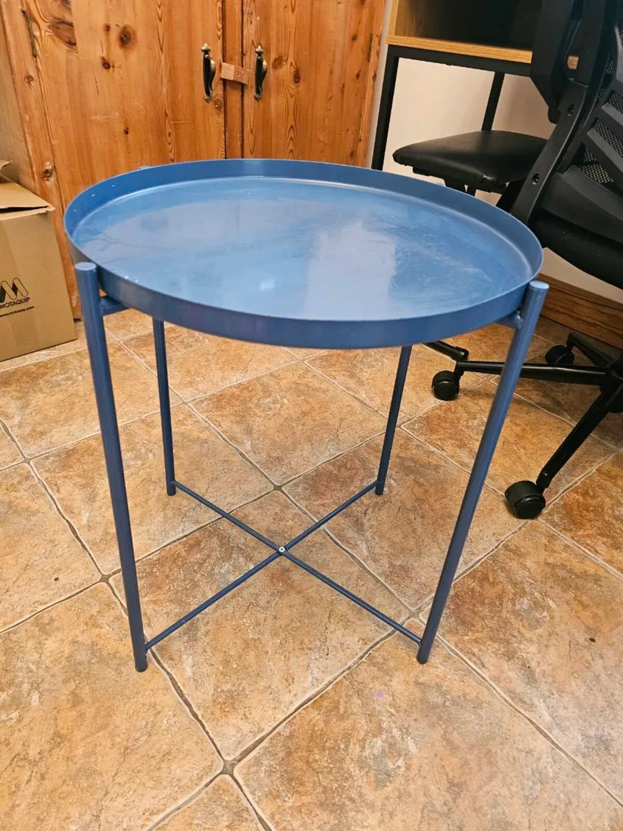Steel tray table