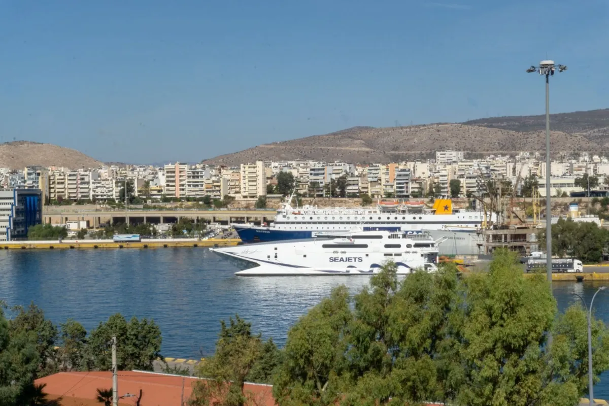 BEAUTIFUL APARTMENT PIREAUS ATHENS GREECE - Image 1