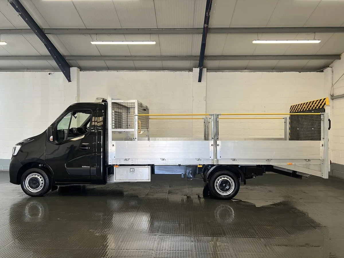 VB - 2024 Renault Master Dropside Van - Image 1